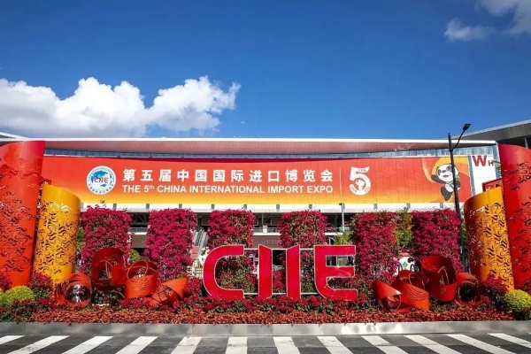 Nemecko ZENITH Ohromujúci vzhľad na 5. čínskom medzinárodnom dovoznom veľtrhu.