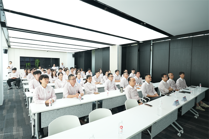 QGM: Spoločné sledovanie vojenskej prehliadky a zbieranie síl na pokrok