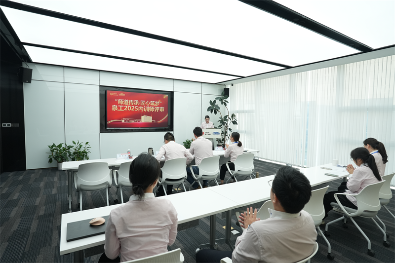 Dedenie učiteľskej cesty a budovanie snov s vynaliezavosťou – 41. podujatie ku Dňu učiteľov a interné hodnotenie školiteľov spoločnosti Quangong Machinery Co., Ltd sa úspešne skončilo