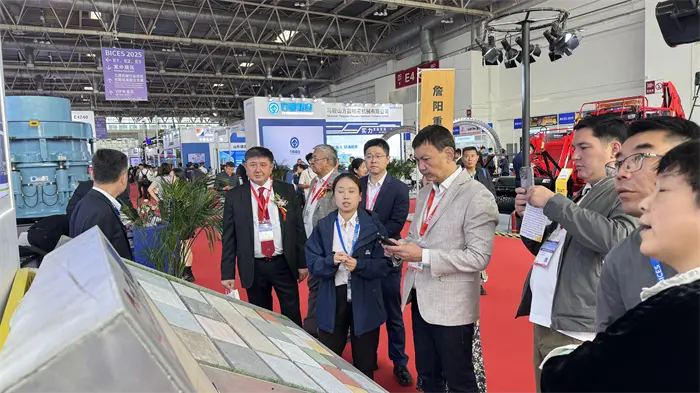 Zlatá jeseň zbieranie rozhovorov o inteligentnej výrobe, sila Quangong vytvára brilantnosť