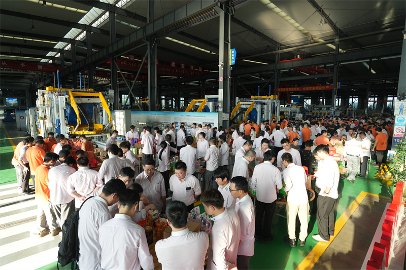 Spln mesiaca prináša radosť a vzrušenie a „hazard“ vytvára vzrušenie! Festival v polovici jesene s kockami nesúci koláč v Quangong Machinery sa skončil srdečne