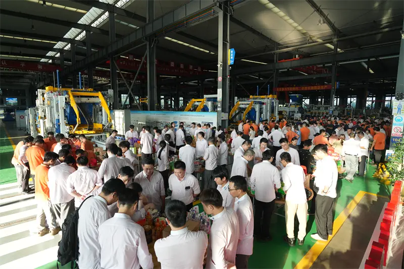 Spln mesiaca prináša radosť a vzrušenie a „hazard“ vytvára vzrušenie! Festival v polovici jesene s kockami nesúci koláč v Quangong Machinery sa skončil srdečne