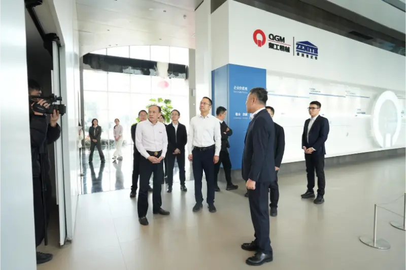 Vláda a podniky spolupracujú na podpore rozvoja; výskum na mieste hreje srdcia podnikov.