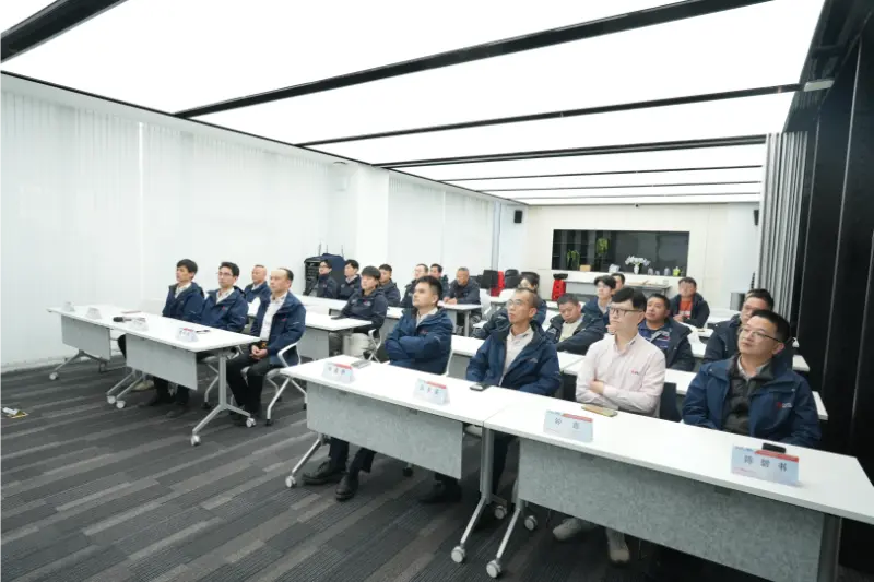 Úspešne sa skončilo mobilizačné stretnutie pre zámorský projekt výroby tehál Quangong Machinery Co., Ltd.