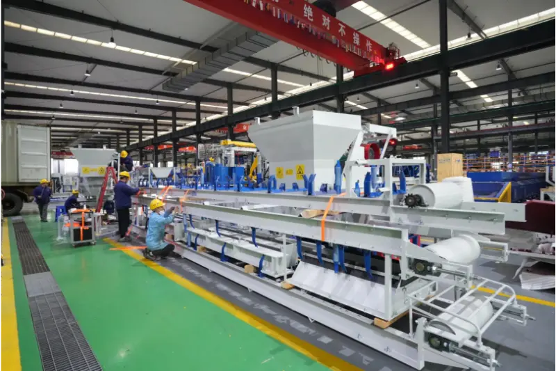 Jar je ideálny čas na tvrdú prácu a pokrok. Quangong Machinery Co., Ltd. je zaneprázdnená prepravou tovaru do zámoria.