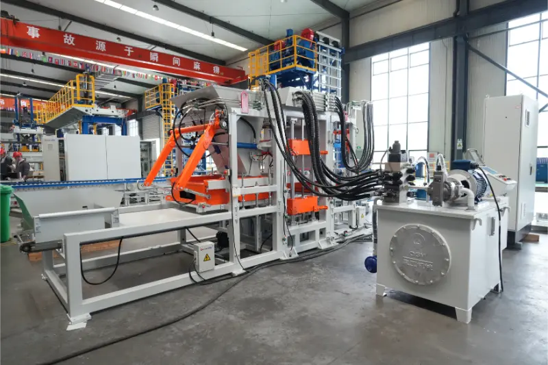 Plne automatická výrobná linka na výrobu tehál QT6 od Quangong Machinery Co., Ltd. umožňuje vysoko ziskovú výrobu tehál z pevného odpadu