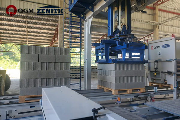 QGM NOVÝ ZN900C automatický stroj na výrobu betónových blokov v Hondurase