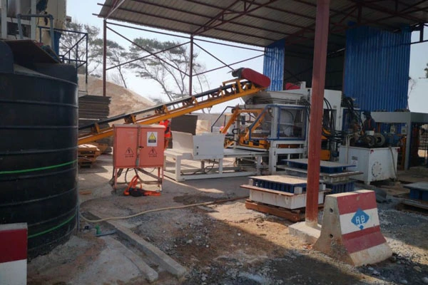 Automatická výrobná linka QGM QT10 pre projekt China Road and Bridge Corporation (CRBC) Dakar BRT (Bus Rapid Transit)