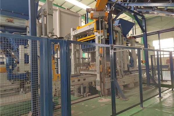 Uvedený do prevádzky projekt stroja na výrobu betónových blokov Zenith1500-2, ktorý pomáha pri výstavbe mesta Mali